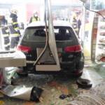 Verkehrsunfall mit eingeklemmter Person