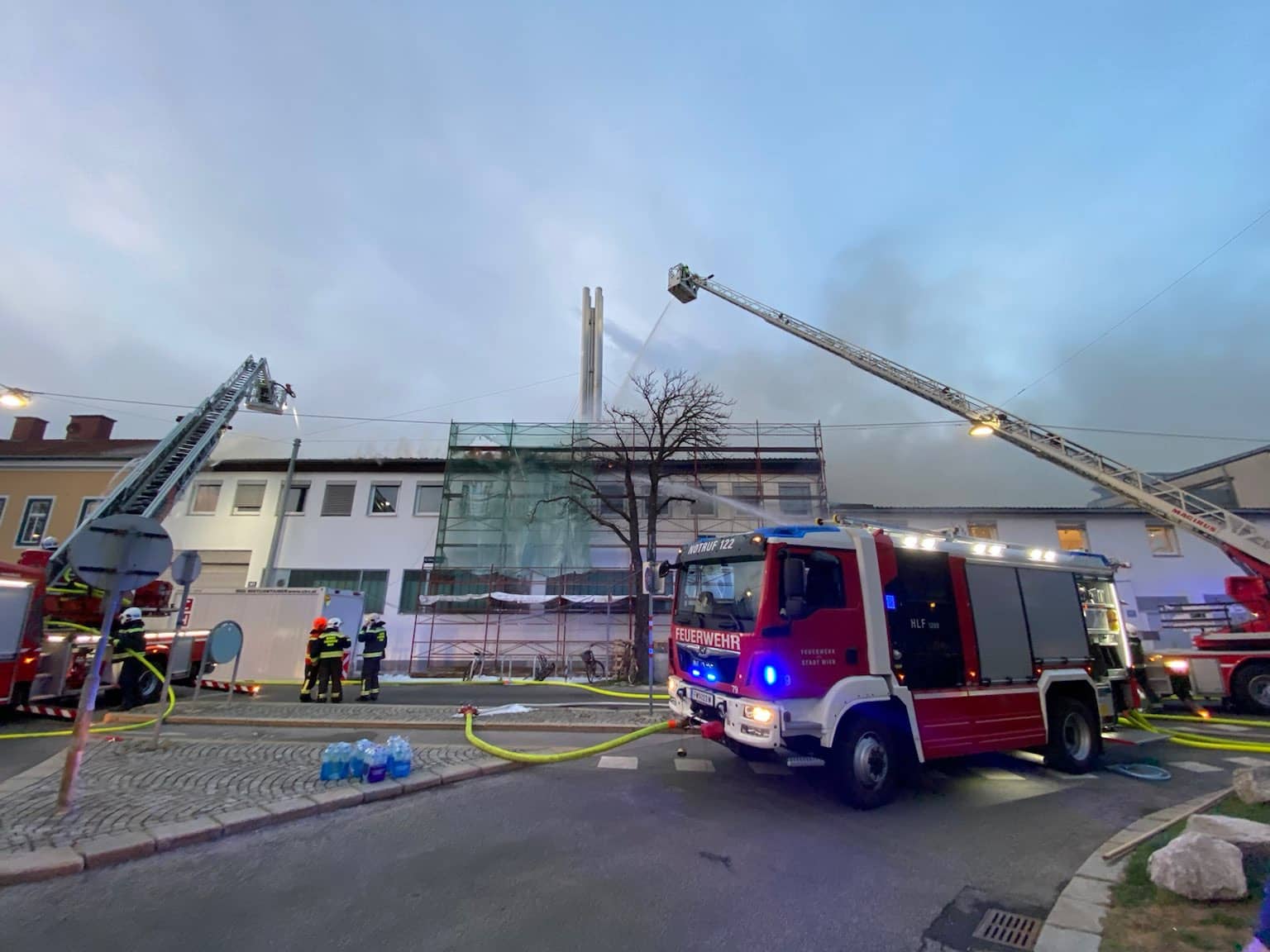 Liesing: Großeinsatz der Berufsfeuerwehr Wien
