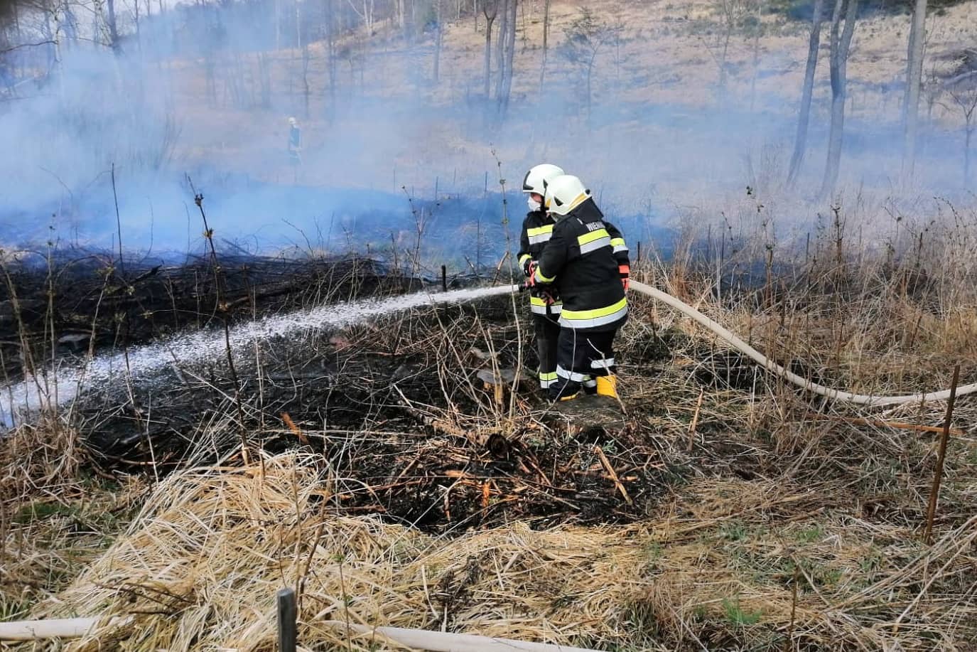 135 Feuerwehrleute verhindern zwei Großbrände