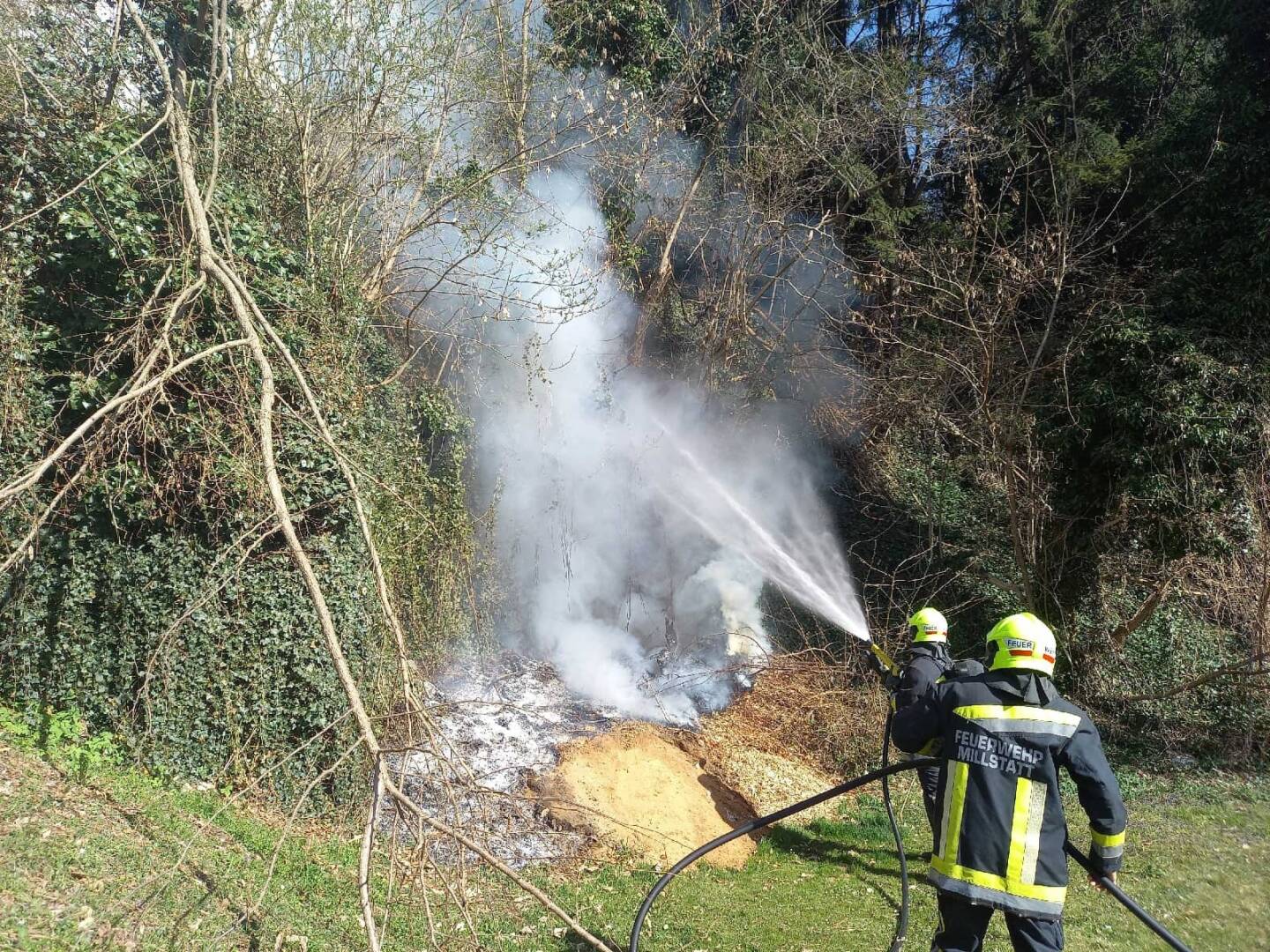AFK Millstatt – Radenthein: Wiesenbrand im Ortsgebiet