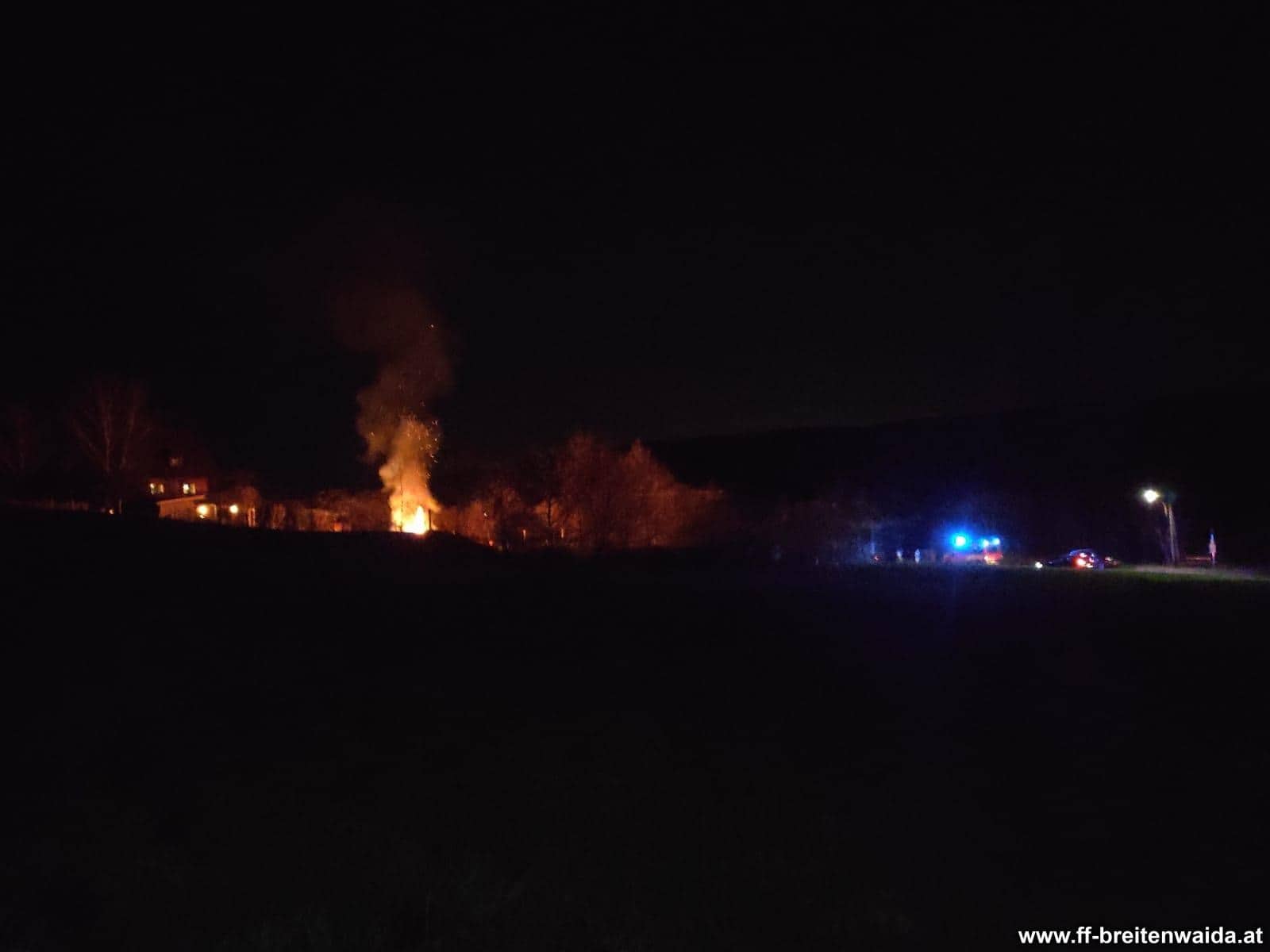 FF Breitenwaida: Osterfeuer statt Heckenbrand