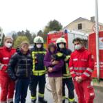 Hund aus Kanalabflussrohr gerettet