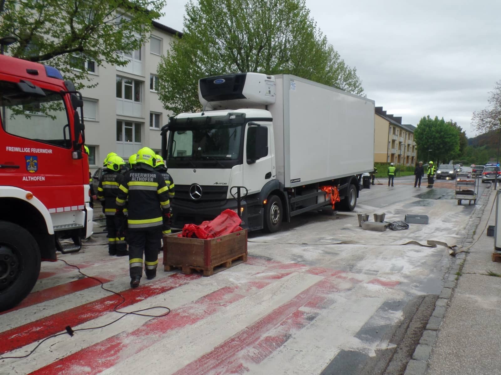 FF Althofen: LKW verliert hunderte Liter Treibstoff