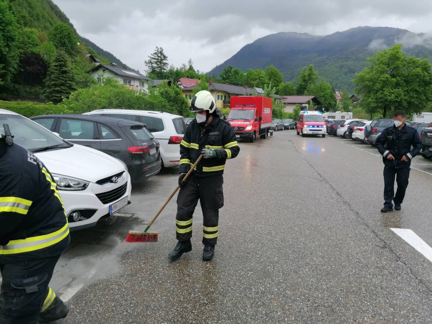 HFW Bad Ischl: Ölspur am Kaiserinselparkplatz