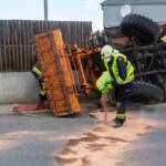 Unimog in Kreisverkehr umgekippt