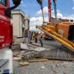 Unimog in Kreisverkehr umgekippt