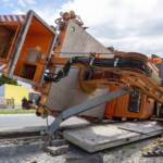 Unimog in Kreisverkehr umgekippt