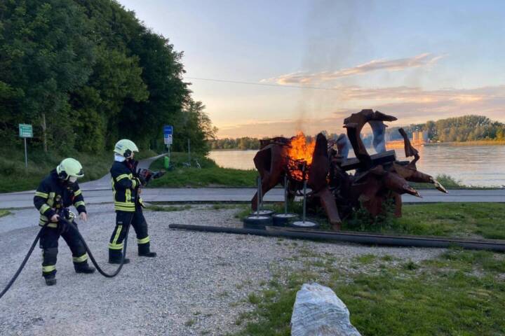 FF Klosterneuburg: Person in Notlage und Brandeinsatz