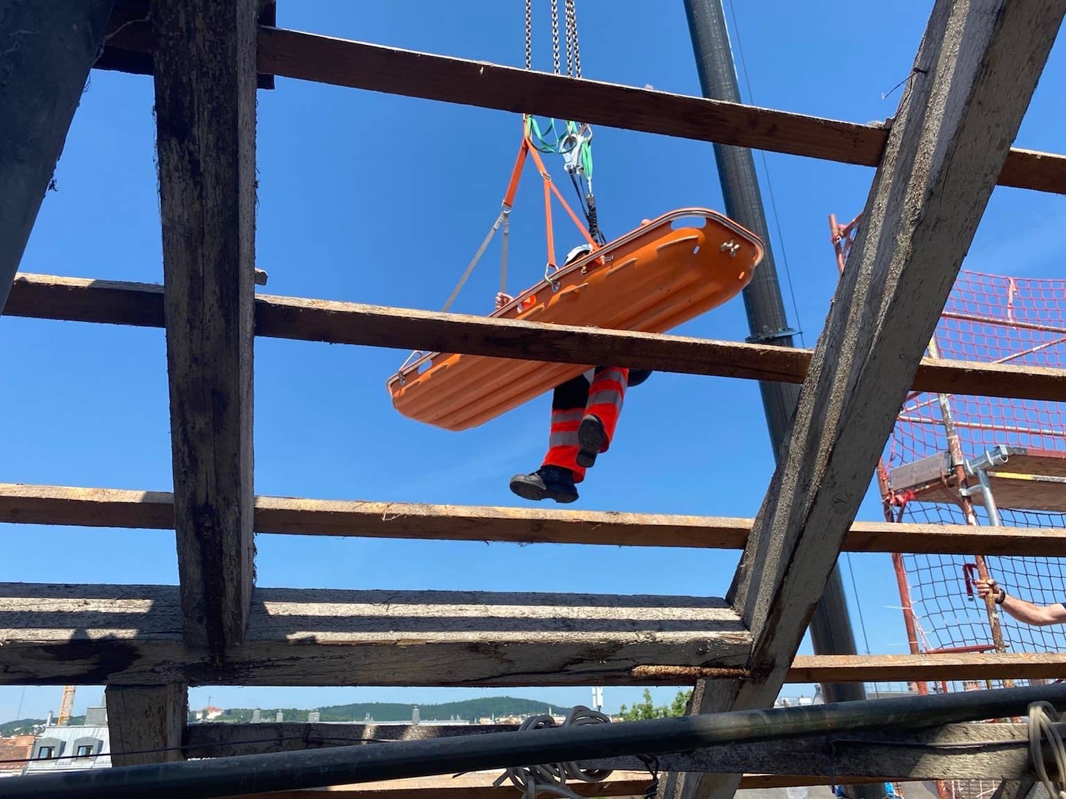 BF Wien: Bauarbeiter abgestürzt in Wien – Ottakring