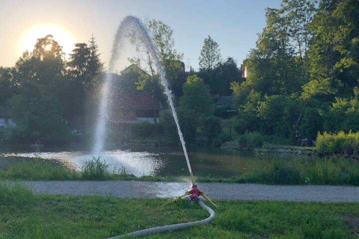 FF Puchheim: Frisches Wasser für Puchheimer Fische