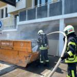 Brand eines Baumüllcontainer