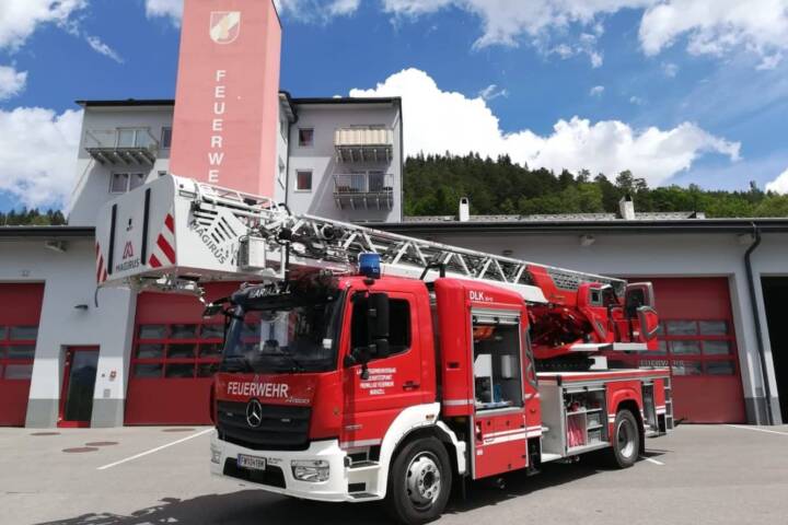 FF Mariazell: Neue Drehleiter für die Feuerwehr