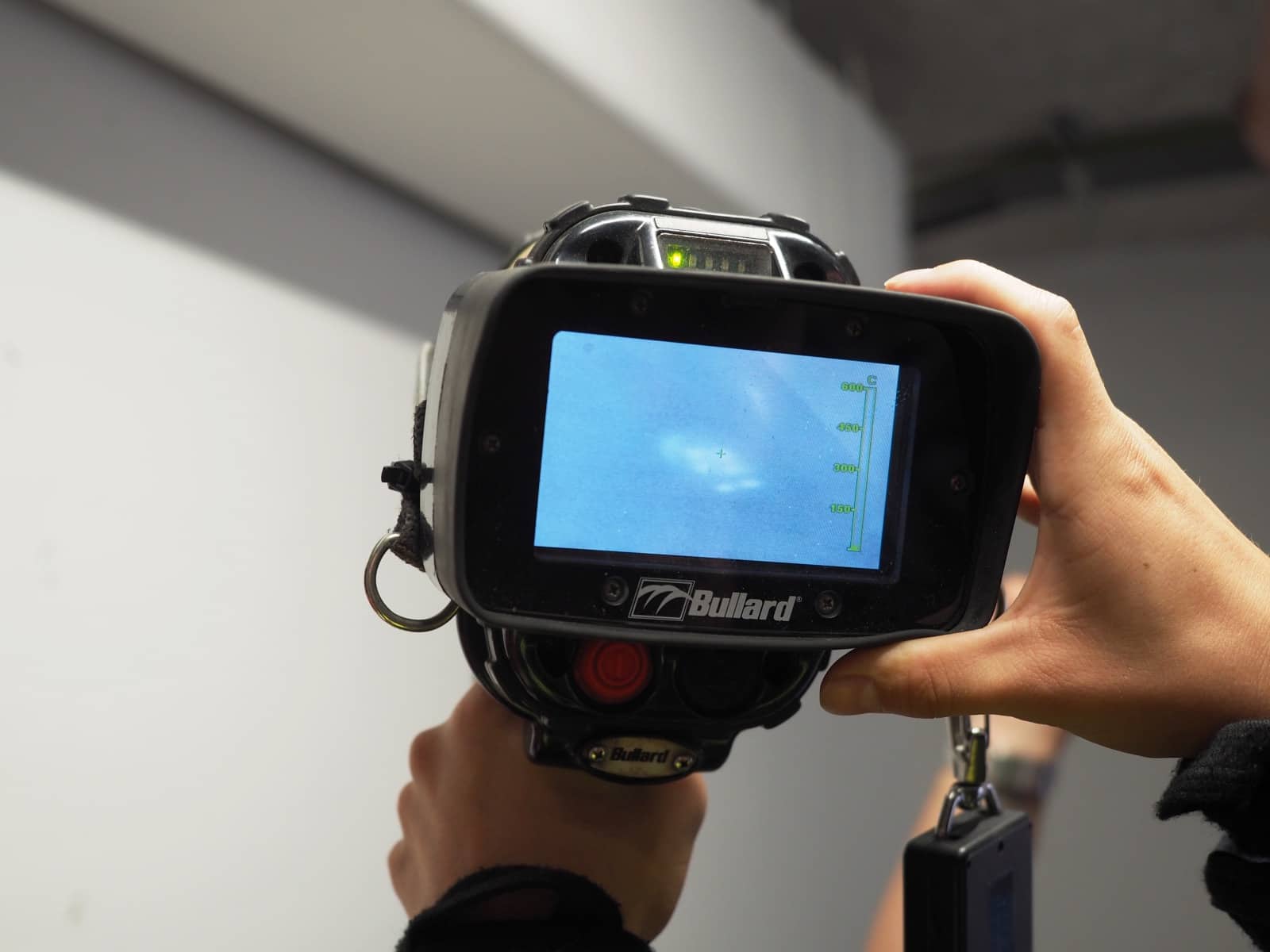 FF Biedermannsdorf: Katze sitzt in Lüftungskanal fest