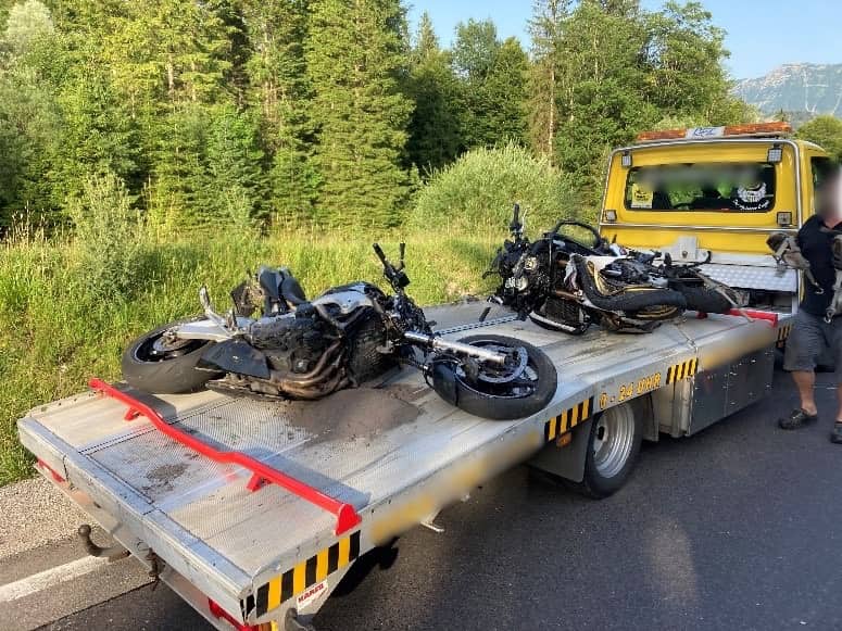 Zwei Motorräder im Weißenbachtal verunfallt