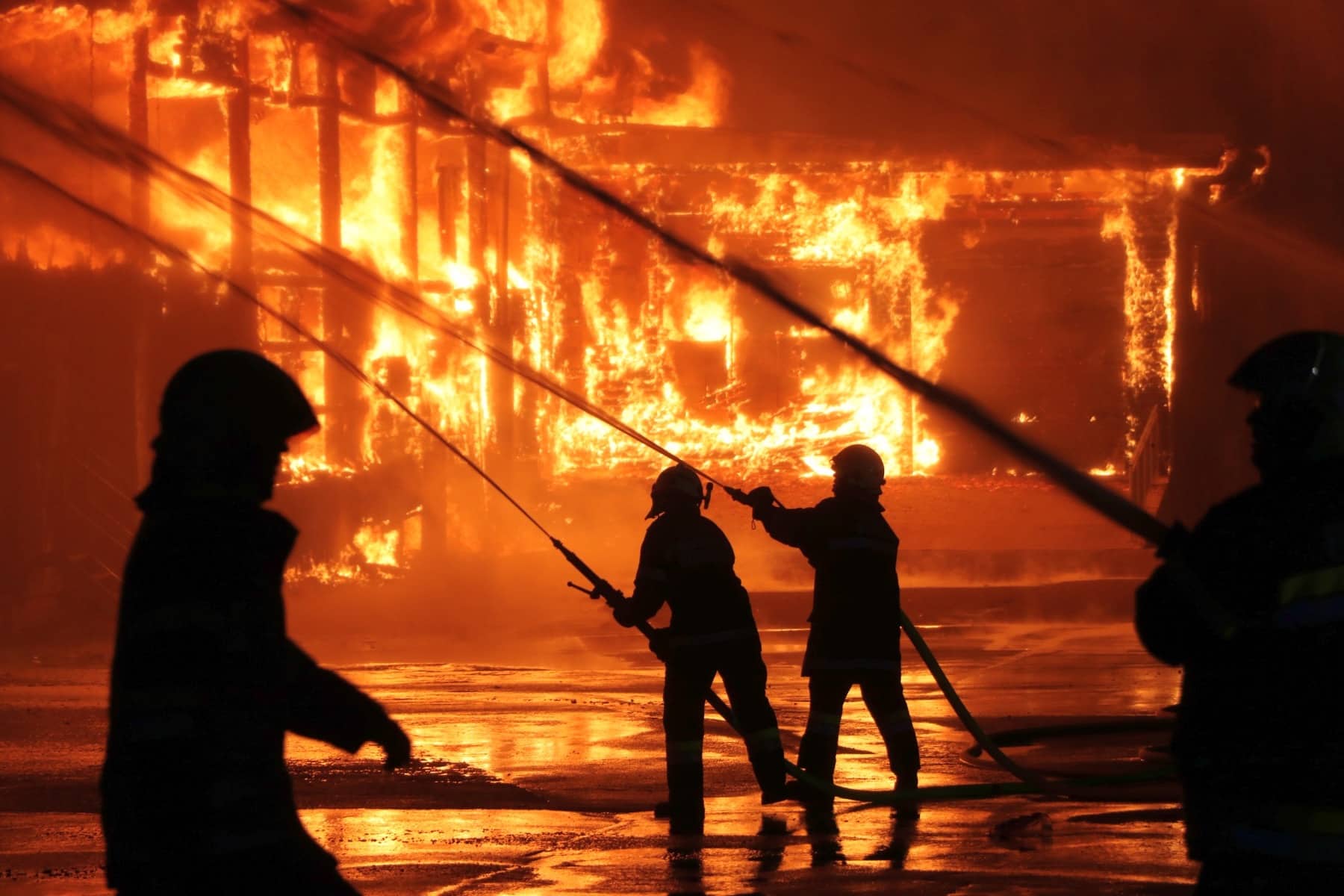 Großbrand in Wernersdorf fordert 276 Feuerwehrleute