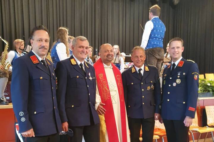 BFK St.Veit/Glan: Priesterjubiläum von Bezirksfeuerwehrkurat