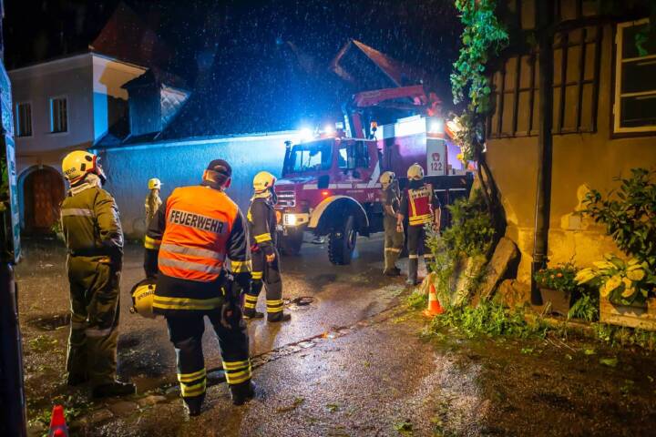 BFK Krems: Großeinsatz nach Hagelunwetter in Rossatz