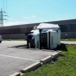 Missglücktes LKW-Wendemanöver endet im Graben