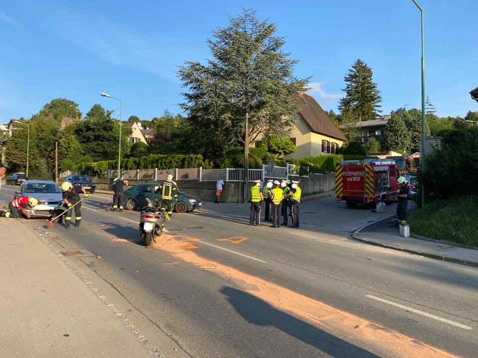FF Klosterneuburg: Verkehrsunfall Pkw gegen Motorrad