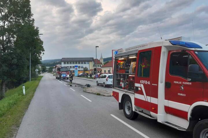 FF Krumbach: Beseitigung einer Ölspur auf der B55