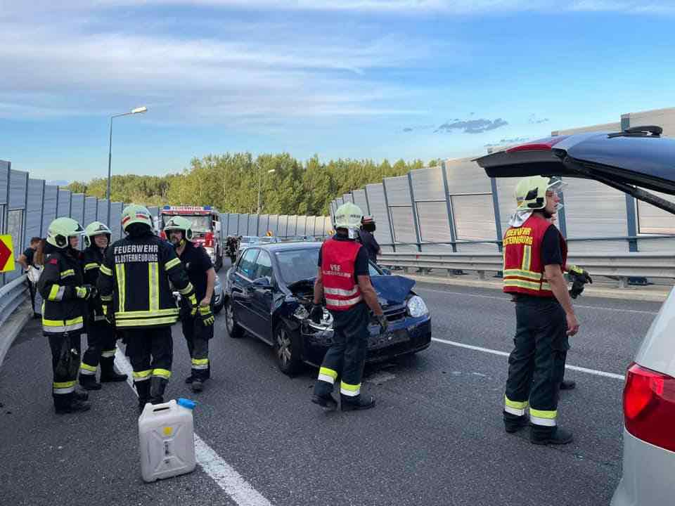 FF Klosterneuburg: Auffahrunfall auf B14 Umfahrung