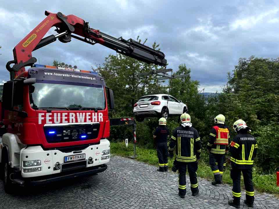 FF Klosterneuburg: Fahrzeugbergung nach Verkehrsunfall