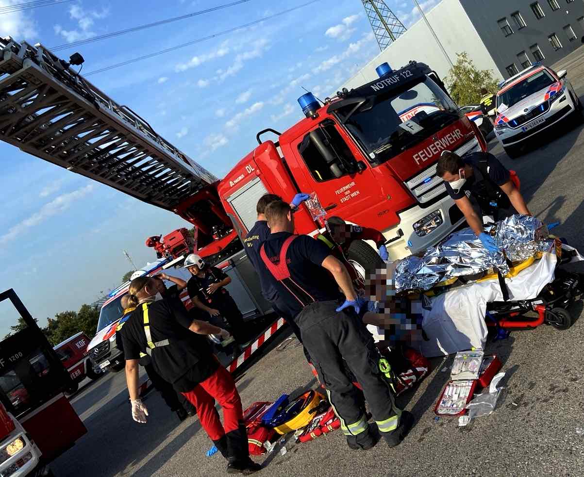 BF Wien: Rettung zweier Arbeiter in Wien – Simmering