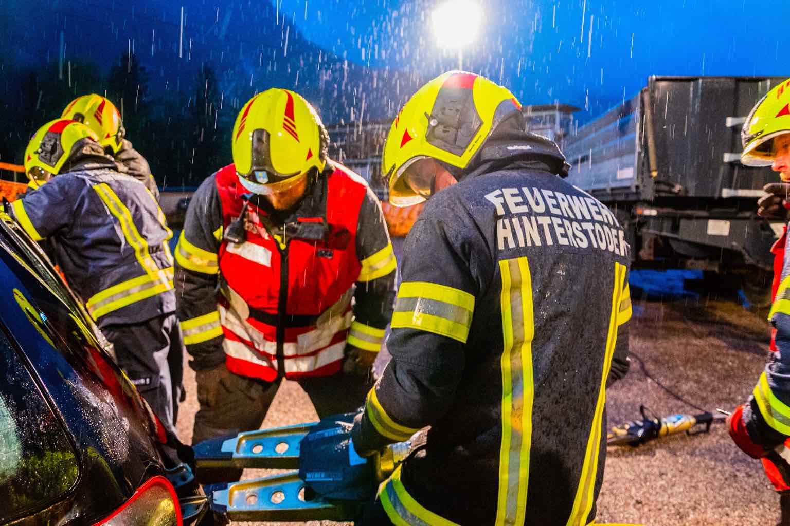 FF Hinterstoder: Übung – Verkehrsunfall mit Eingeklemmten