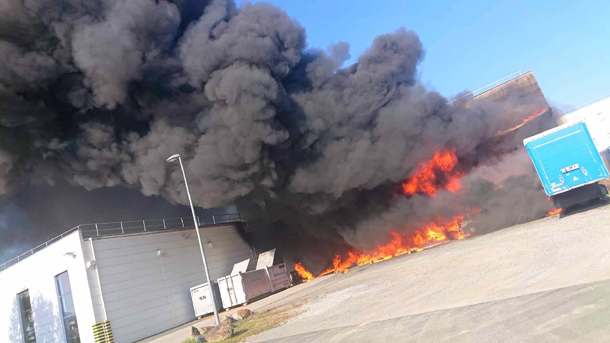 Industriebrand in einem Industriegebiet von Weiz