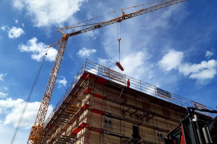HFW Bad Ischl: Arbeiter auf Baustelle verunfallt