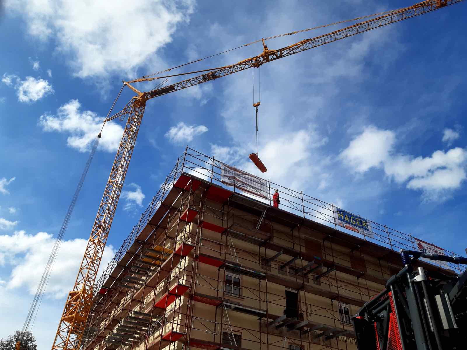 HFW Bad Ischl: Arbeiter auf Baustelle verunfallt
