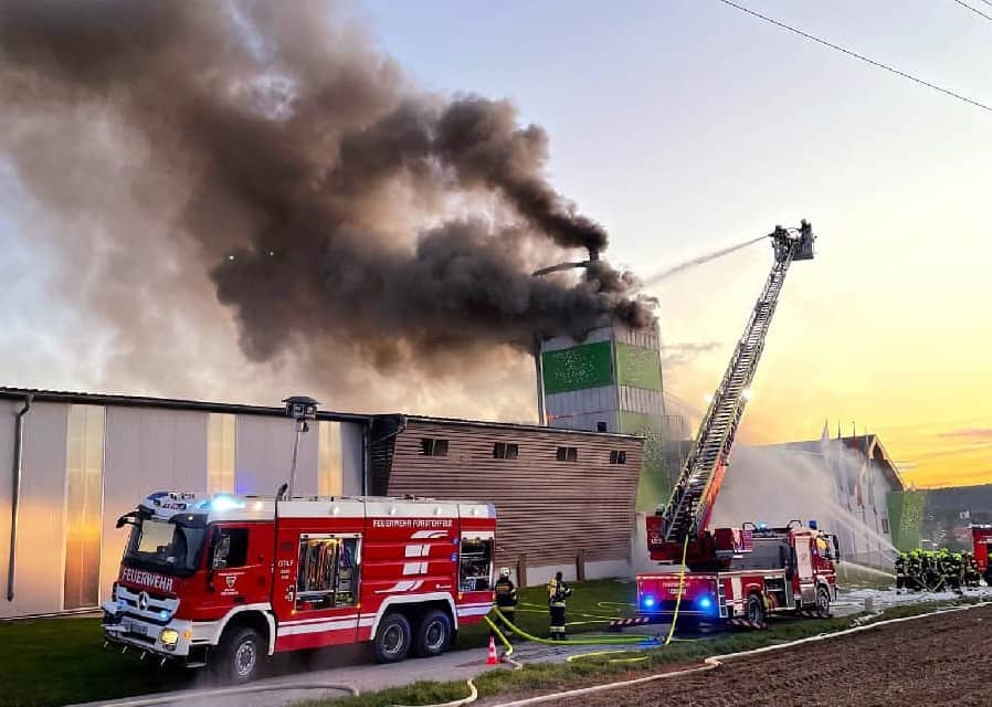 Großbrand in Zimmerei
