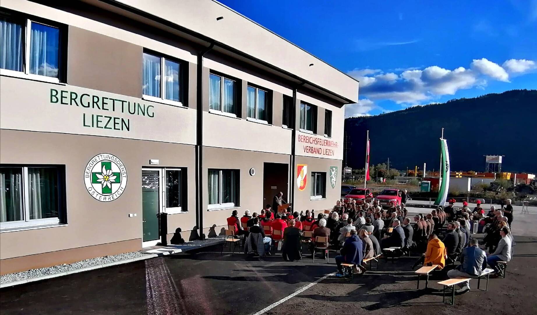 BFV Liezen & Bergrettung: Schlüssel zu neuer Bezirkszentrale übernommen