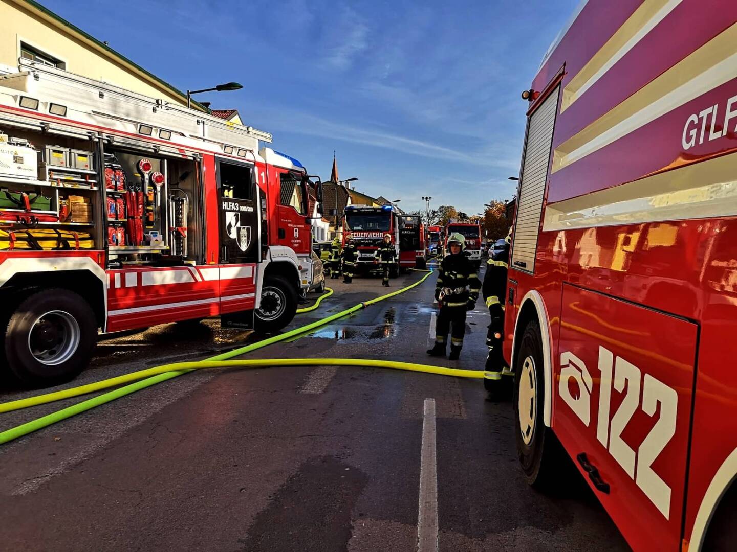 BFKDO Wiener Neustadt: Brand eines Wirtschaftsgebäudes