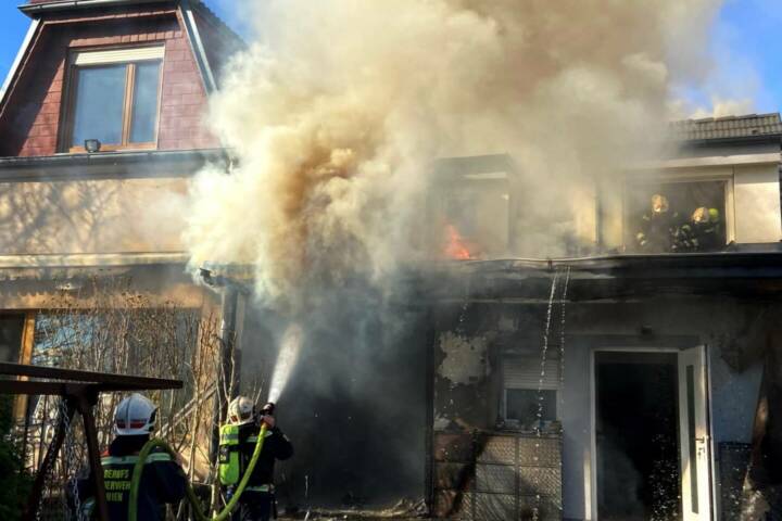 Brand eines Einfamilienhauses in Wien - Donaustadt