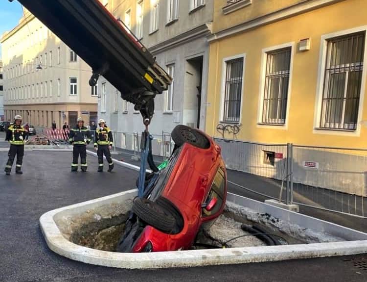 BF Wien: Fahrzeugbergung in Wien-Ottakring