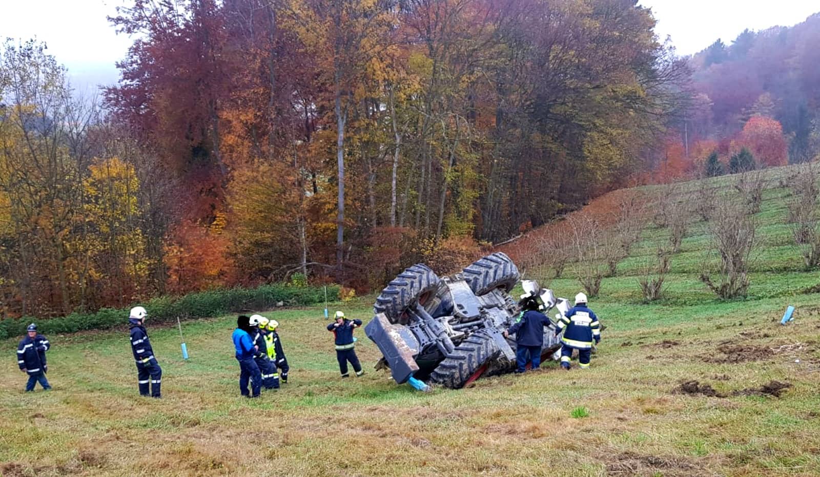 BFV Feldbach: Traktor-Bergung nach Unfall