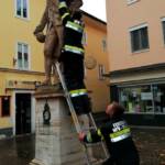 Feuerlöscher von Kaiser Franz Josef Statue geborgen