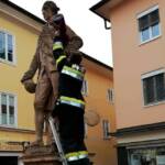 Feuerlöscher von Kaiser Franz Josef Statue geborgen