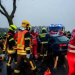 Verkehrsunfall mit eingeklemmter Person