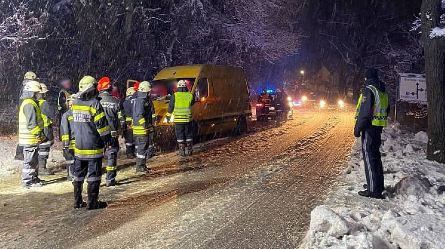 FF Pettendorf: Personenrettung nach Verkehrsunfall
