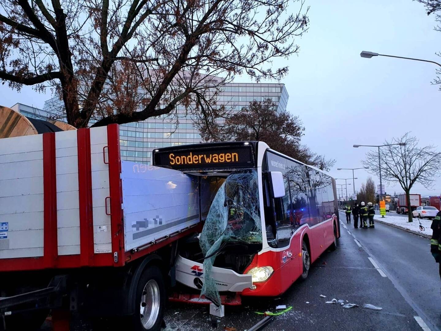 BF Wien: Verkehrsunfall in Wien-Floridsdorf