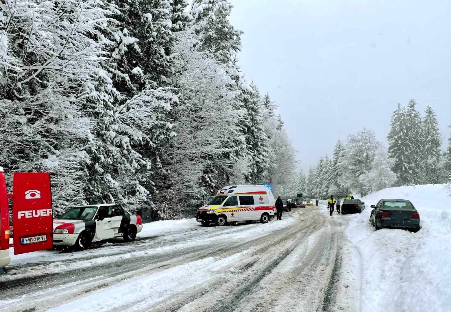 HFW Villach: Verkehrsunfall bei starkem Schneefall