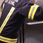 HFW Bad Ischl: Feuerwehr befreit Frau aus Lift