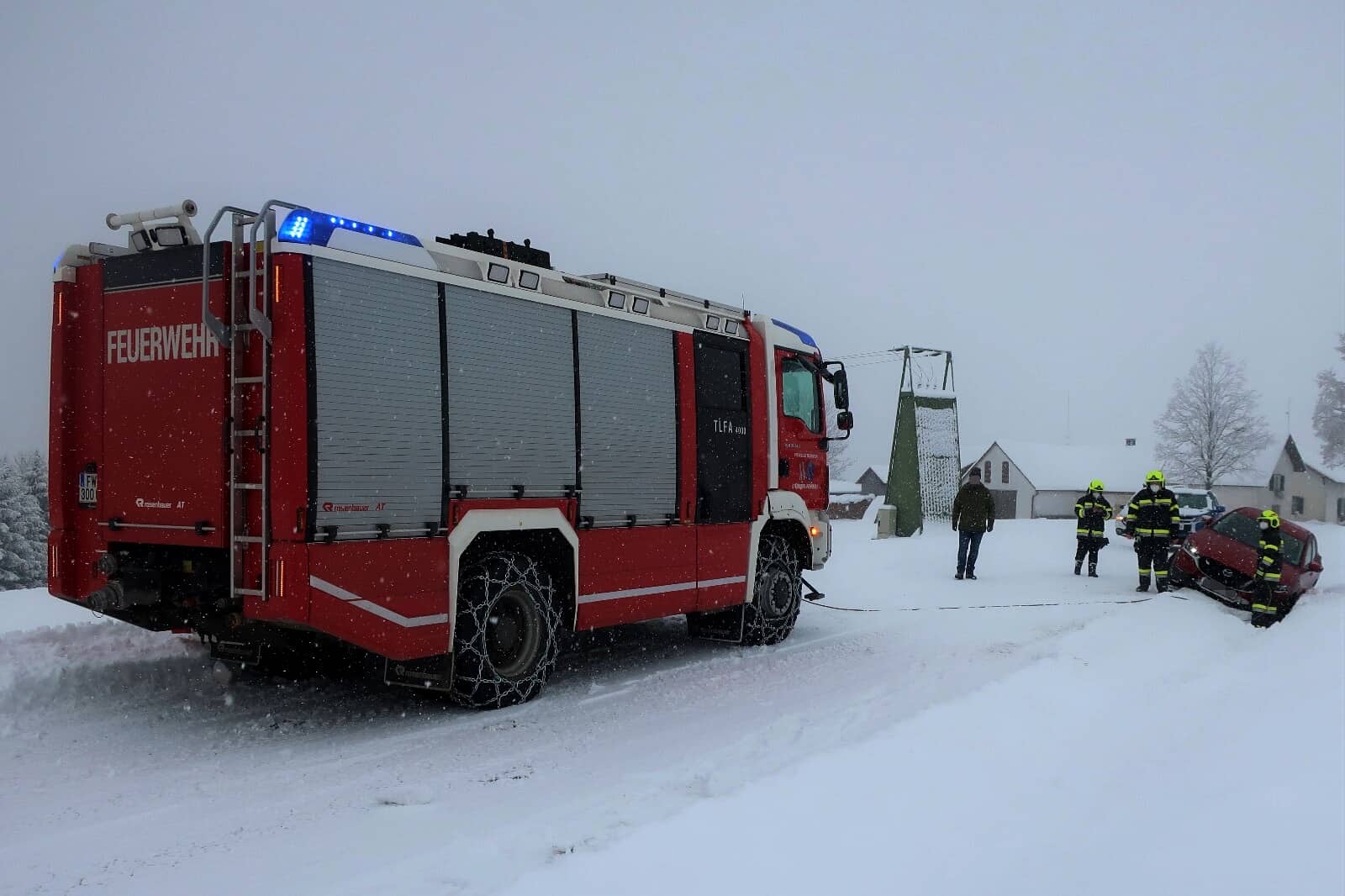 BFV Graz-Umgebung: Fahrzeugbergungen wegen Schneefahrbahn