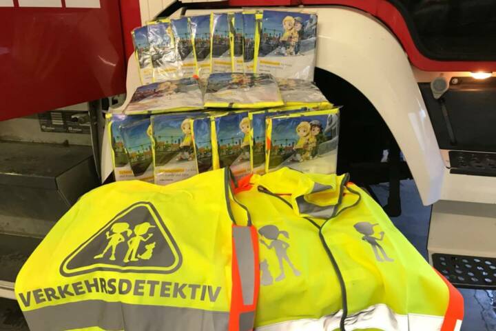 FF Weistrach: Warnwestenaktion für 27 Schulanfänger