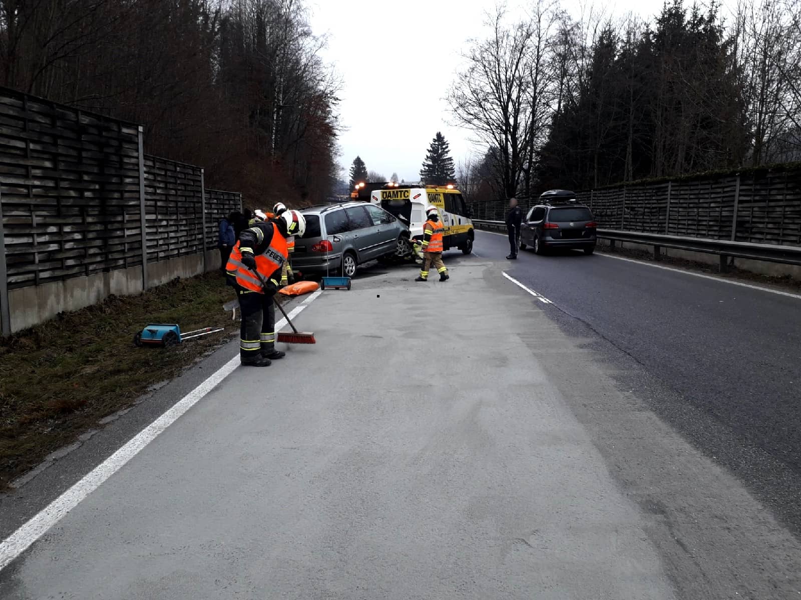 HFW Bad Ischl: Verkehrsunfall B145 in Rettenbach