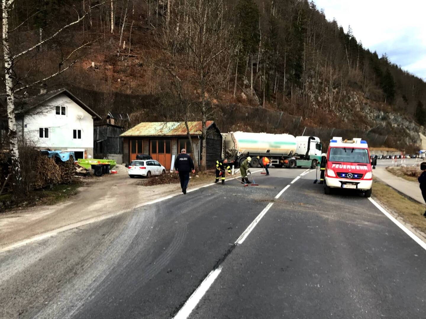 HFW Bad Ischl: Verkehrsunfall auf der B145