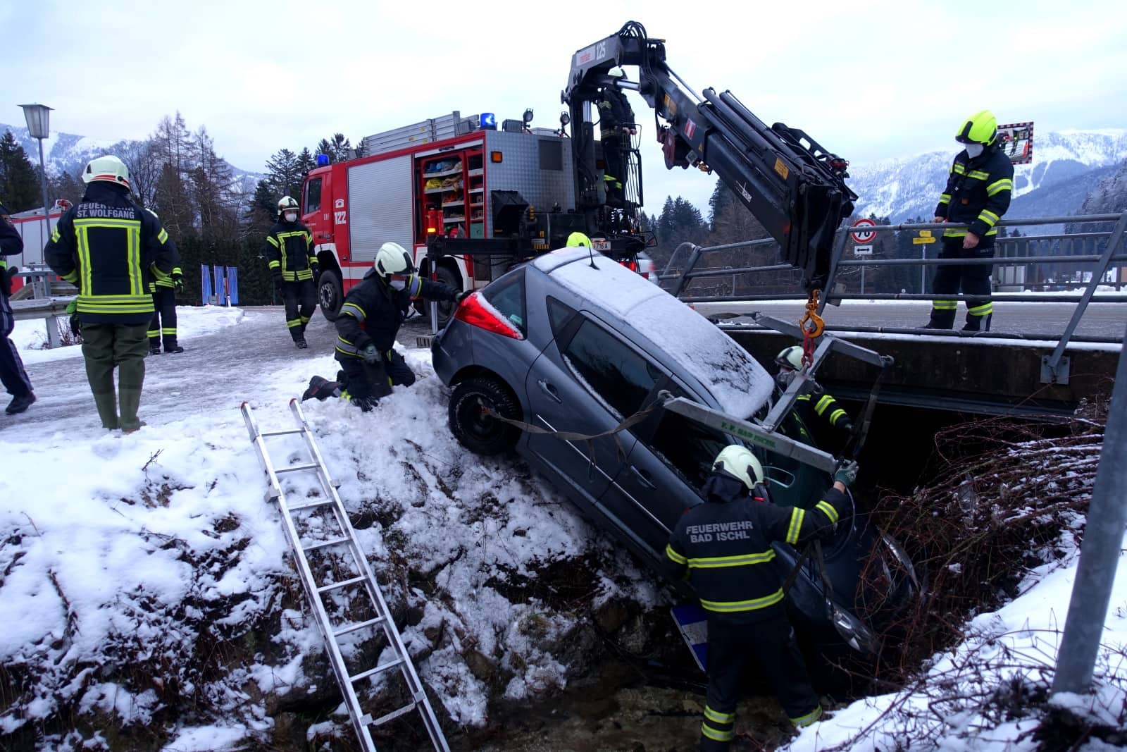HFW Bad Ischl: Fahrzeugbergung in St. Wolfgang
