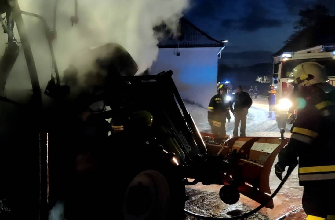 FF Schwarzenau: Brand eines Winterdienstfahrzeuges